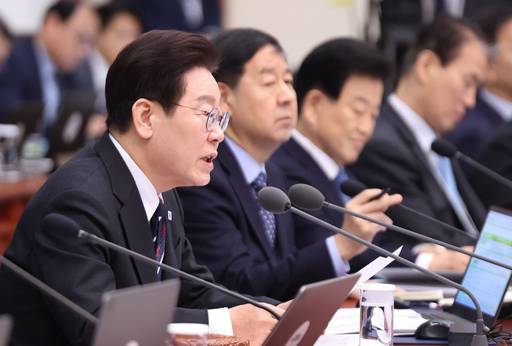 이재명 대통령이 24일 청와대에서 열린 국무회의에서 발언하고 있다. /연합뉴스 제공