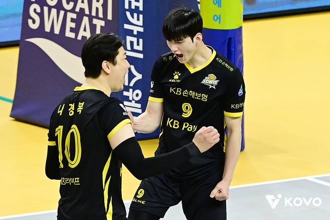 기뻐하는 KB손해보험 임성진. 제공 | 한국배구연맹