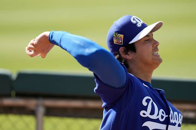 LA 다저스 오타니 쇼헤이가 23일(한국시각) 애리조나 스프링트레이닝서 피칭 훈련을 하고 있다. AP연합뉴스