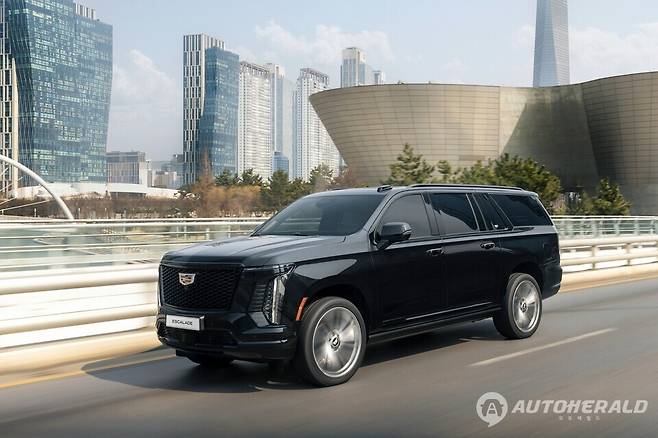 캐딜락이 '2026 더 뉴 에스컬레이드'를 국내 공개하고 본격적인 판매에 돌입한다고 24일 밝혔다(캐딜락 제공)