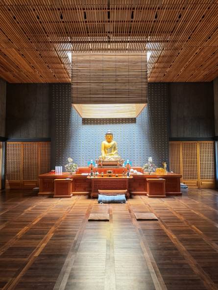 탄허기념관 내부 모습. 서울특별시 건축상 일반건축부문 최우수상과 한국건축가협회상 한 국건축문화대상 준공건축물부문 민간부문 대상 등을 수상했다.