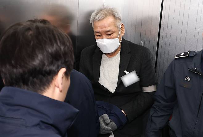 건진법사 전성배씨가 지난 19일 서울 서초구 안권섭 상설특별검사 사무실에 참고인 신분으로 출석하고 있다. 연합뉴스