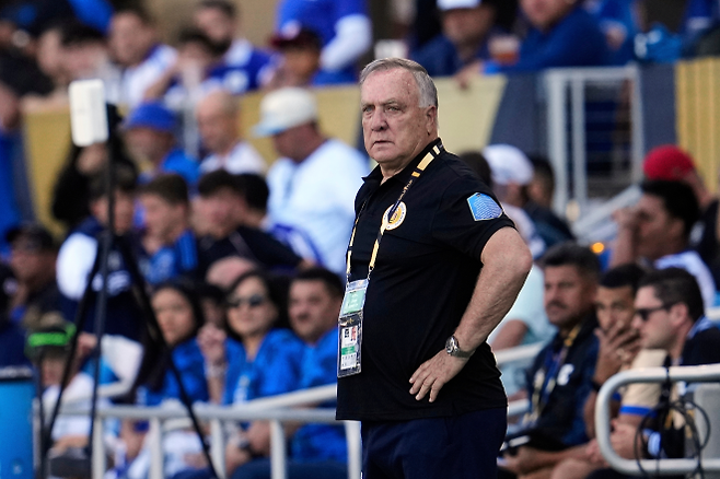 건강이 좋지 않은 딸을 돌보기 위해 퀴라소 축구 대표팀 감독직에서 내려온 딕 아드보카트 전 감독. AP 연합뉴스