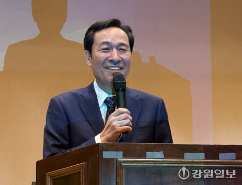 ◇6·3지방선거 강원특별자치도지사 출마예정자인 더불어민주당 소속 우상호 전 청와대 정무수석이 24일 철원종합문화복지센터 강당에서 특별강연회를 가졌다. 철원=김대호기자
