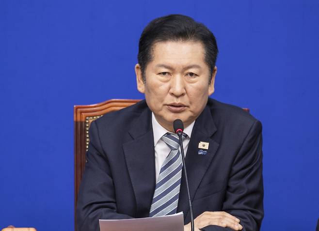 정청래 더불어민주당 대표가 25일 국회에서 열린 최고위원회의에서 사법개혁안에 대한 강한 의지가 담긴 발언을 하고 있다. 연합뉴스