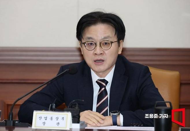 김정관 산업통상부 장관이 25일 서울 종로구 정부서울청사에서 열린 경제관계장관회의 겸 산업경쟁력강화관계장관회의에서 참석, 발언하고 있다. 2026.2.25 조용준 기자