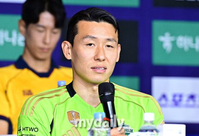 전북 김태환이 25일 서울 서대문구 스위스 그랜드 호텔에서 진행된 하나은행 2026 K리그 개막 미디어데이에 참석했다./스위스그랜드호텔=한혁승 기자