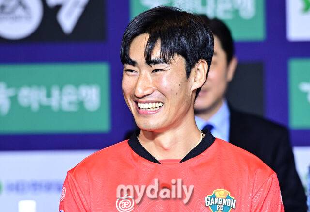 강원 FC 서민우가 25일 서울 서대문구 스위스 그랜드 호텔에서 진행된 하나은행 2026 K리그 개막 미디어데이에 참석했다./스위스그랜드호텔=한혁승 기자