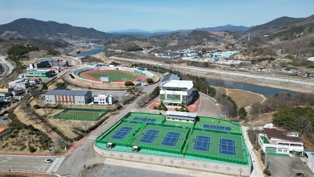 체육시설 전경. 산청군 제공.