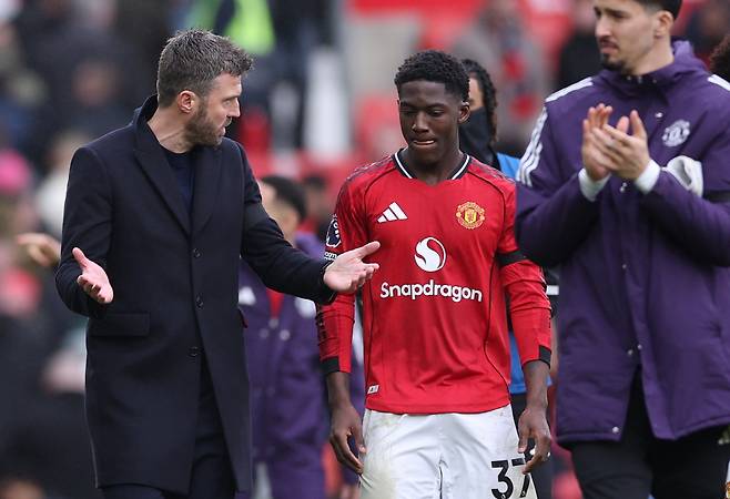 캐릭 감독과 마이누 EPA<저작권자(c) 연합뉴스, 무단 전재-재배포, AI 학습 및 활용 금지>