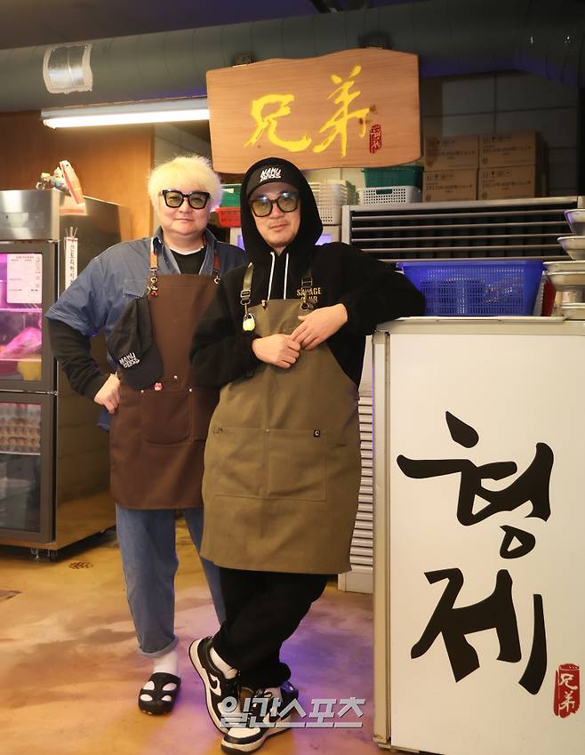 DJ DOC 이하늘, 정재용이 14일 오후 서울 은평구 갈현동에서 진행된 일간스포츠와의 인터뷰에 앞서 포즈를 취하고 있다. 서병수 기자 qudtn@edaily.co.kr /2026.01.14/