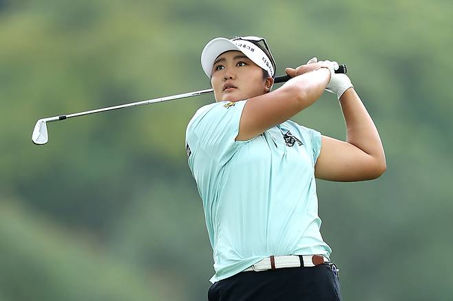 유해란이 26일 싱가포르 센토사 골프클럽에서 열린 LPGA 투어 HSBC 월드 챔피언십 1라운드 도중 11번 홀에서 두 번째 샷을 하고 있다. 게티이미지코리아