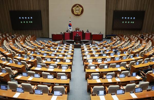 국민의힘 김희정 의원이 27일 국회에서 열린 2월 임시국회 8차 본회의에서 전날 상정된 재판소원제법(헌법재판소법 개정안)에 대한 무제한 토론을 하고 있다. 2026.2.27. 연합뉴스