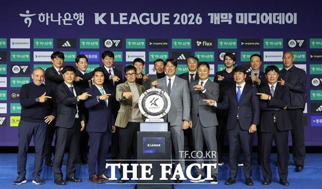 K리그2는 새롭게 합류한 김해, 용인, 파주를 포함해 총 17개 팀이 참가하며, 정규라운드는 팀당 32경기씩 총 272경기를 치러 1,2위까지는 자동으로 1부에 승격한다./K리그