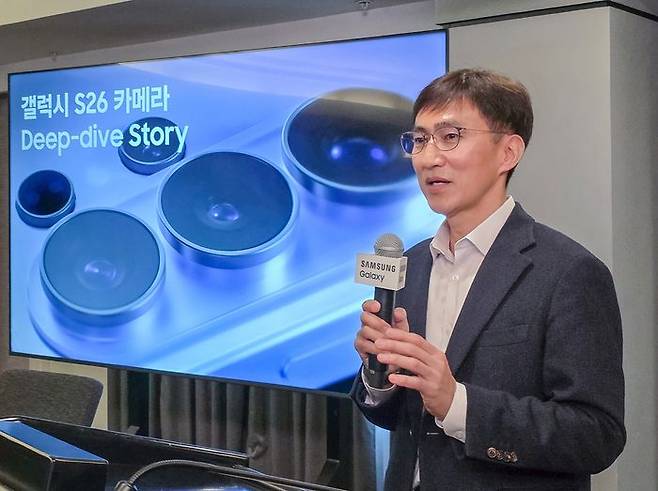 25일(현지시간) 미국 샌프란시스코에서 진행된 갤럭시 카메라 혁신 브리핑에서 삼성전자 MX사업부 비주얼솔루션팀장 조성대 부사장이 설명하고 있는 모습ⓒ삼성전자