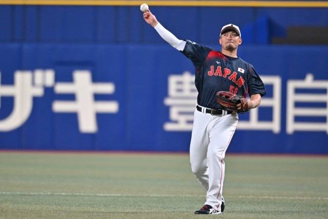 회식하자고 제안한 스즈키가 몸을 풀고 있다. /사진=일본 야구 대표팀 공식 홈페이지