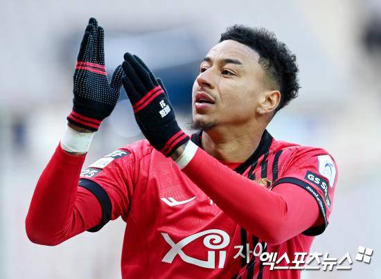 지난 시즌을 끝으로 FC서울을 떠났지만 한동안 새로운 팀을 구하지 못했던 제시 린가드가 브라질 명문 코린치안스로 이적할 가능성이 높아졌다. 서울에서 린가드를 지도했던 김기동 감독이 무적 신분으로 세 달 가까이 보내고 있었던 린가드에 대해 아쉬움을 표한 직후 나온 소식이다. 사진 엑스포츠뉴스DB