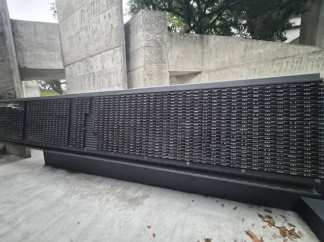 끝없이 이어진 이름들은 사건을 설명하지 않았다. 다만 한 사람씩 존재했음을 반복해 증명했다. / 이상헌 기자