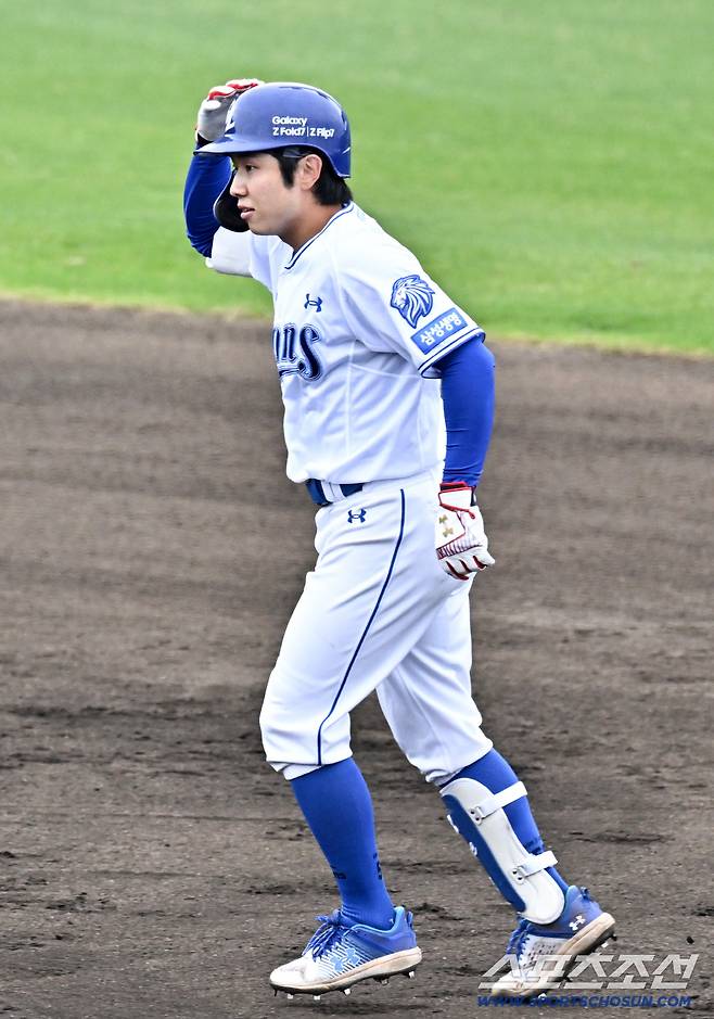 20일 일본 오키나와 온나손 아카마 구장에서 열린 대한민국 야구 대표팀과 삼성 라이온즈의 평가전, 김지찬이 강습타구가 투수에게 향하자 깜짝 놀라고 있다. 오키나와(일본)=박재만 기자 pjm@sportschosun.com./2026.02.20/