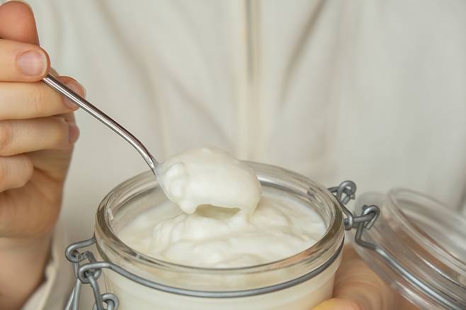 전문가들은 취침 30분 전 약 40g의 단백질 섭취가 밤사이 근육 단백질 합성을 촉진하는 데 효과적이라고 조언한다./사진=클립아트코리아