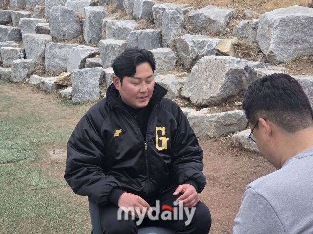 최훈 감독이 일구일행 인터뷰에서 지도자 철학을 밝히고 있다. /순창 팔덕야구장=심재희 기자