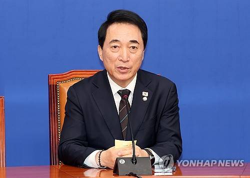 민주당 박수현 수석대변인 기자 간담회 (서울=연합뉴스) 배재만 기자 = 더불어민주당 박수현 수석대변인이 8일 국회에서 현안 관련 기자간담회를 열고 있다. 2026.2.8 scoop@yna.co.kr