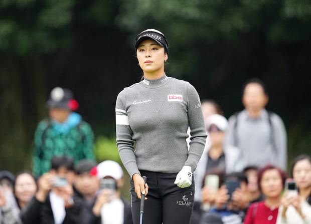 티샷을 준비하고 있는 윤이나. 사진 제공=BMW 레이디스 챔피언십 조직위