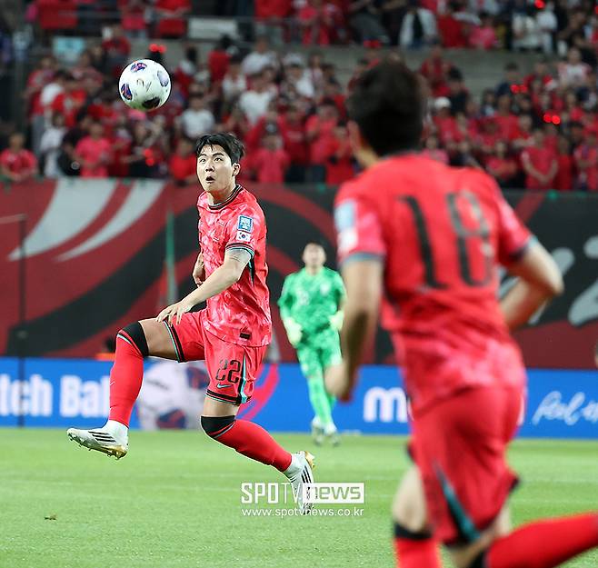 ▲ 설영우는 2024년 K리그를 떠나 유럽 무대로 적을 옮겼다. 설영우가 선택한 팀은 황인범이 뛰고 있던 츠르베나 즈베즈다. 츠르베나 즈베즈다는 설영우 영입에 150만 유로를 투자했고, 설영우는 1년 반 동안 67경기 7골 14도움이라는 눈부신 활약으로 절대적 신뢰를 받았다. ⓒ곽혜미 기자