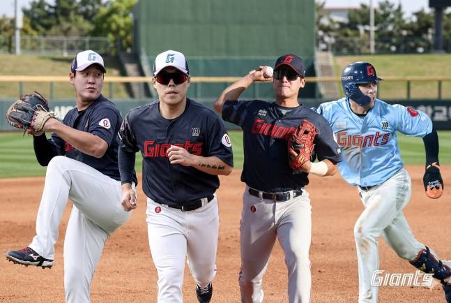 왼쪽부터 나승엽, 고승민, 김세민, 김동혁의 AI 생성 이미지. /사진=롯데 자이언츠 제공