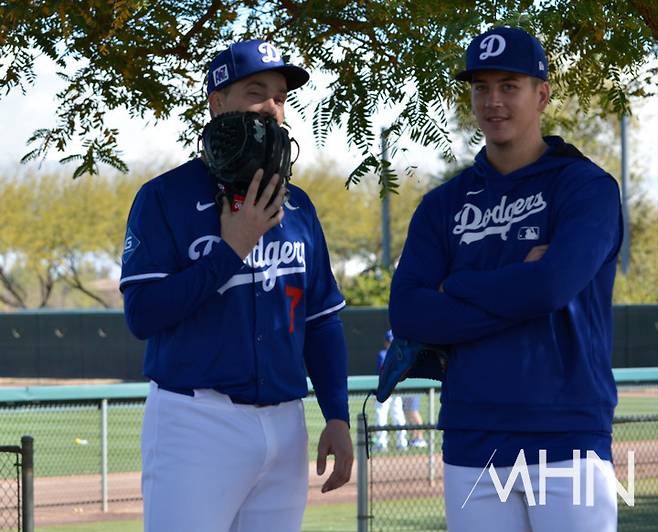 (다저스 선발투수 블레이크 스넬(왼쪽)과 바비 밀러)