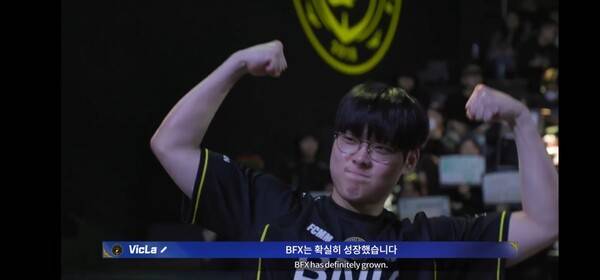 28일 홍콩 카이탁 아레나에서 열린 '2026 LCK컵' 대회 최종 결승 진출전 2세트에서 BNK 피어엑스가 디플러스 기아를 상대로 2연승을 내달리며 결승 진출에 단 한 걸음만을 남겼다. (BNK 피어엑스 & DK =2:0). /사진=네이버 치지직 라이브영상 캡처