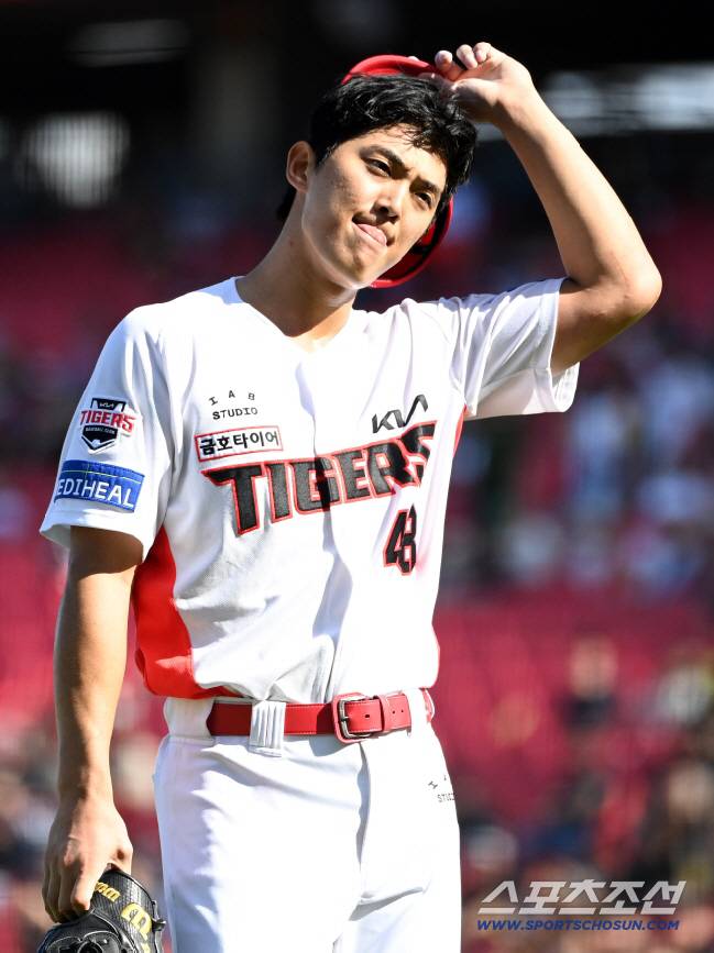 21일 광주KIA챔피언스필드에서 열린 NC와 KIA의 경기, 4회초 2사 만루 KIA 이의리가 NC 김형준을 삼진처리하며 위기를 넘긴 후 더그아웃으로 향하고 있다. 광주=허상욱 기자wook@sportschosun.com/2025.09.21/