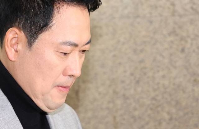 ▲국민의힘 장동혁 대표가 26일 국회에서 열린 최고위원회의에 입장하고 있다. ⓒ연합뉴스