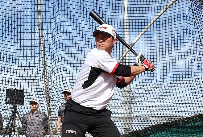 LG 오지환이 미국 애리조나에서 진행한 스프링캠프서 타격 훈련에 임하고 있다. 사진 | LG 트윈스