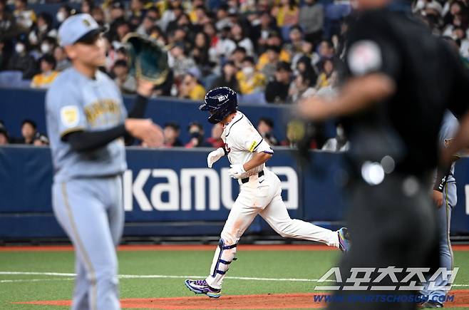 2일 일본 오사카 교세라돔에서 열린 WBC(월드베이스볼클래식) 한국 대표팀과 한신 타이거즈의 경기, 5회초 1사 한국 김도영이 동점 솔로홈런을 치고 베이스를 돌고 있다. 오사카(일본)=허상욱 기자wook@sportschosun.com/2026.03.02/
