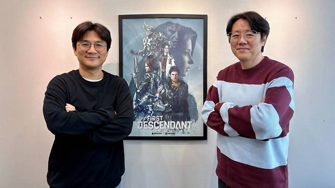 이범준 넥슨게임즈 PD(오른쪽)와 주민석 디렉터가 포즈를 취하고 있다. 2026.02.10./사진=이정현 기자