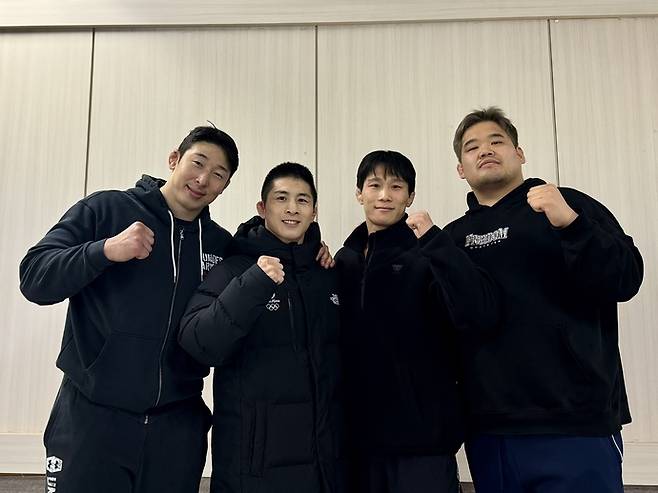 22일 강원 평창국민체육센터에서 열린 2026년도 국가대표 최종선발대회서 우승한 수원시청의 김관욱(사진 왼쪽부터)·김창수·정한재·김민석이 기념사진을 찍고 있다. 사진=수원시청