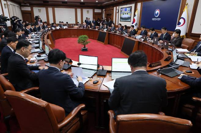 김민석 국무총리가 3일 서울 종로구 정부서울청사에서 열린 국무회의를 주재하고 있다. (사진=연합뉴스)