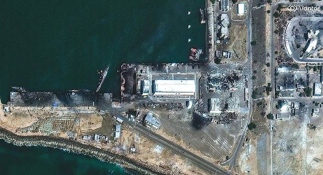 1일(현지 시간) 미국의 공격으로 파괴된 이란 코나라크 해군기지의 함선과 관련 시설들. 코나라크=AP뉴시스