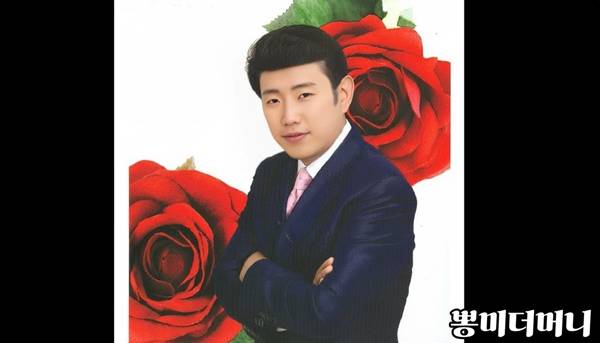 ▲AI가 기존 음악을 학습해 만들어 낸 음원은 유튜브 등에서 누구나 쉽게 유통하고 있다. 최근엔 AI를 활용해 힙합 가수 박재범의 노래를 트로트풍으로 편곡한 유튜브 커버 영상이 온라인상에서 큰 화제가 됐다. 이 음악을 처음 올린 유튜브 계정은 “원본 음원을 사용하지 않고 AI 보컬과 자체 편곡으로 제작된 2차 창작물”이라고 밝혔으나 법조계에선 저작권 침해로 인정될 소지가 크다는 분석이 나온다. 박재범의 노래를 트로트풍으로 편곡한 유튜브 커버 영상 갈무리.