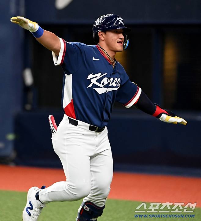 3일 일본 오사카 교세라돔에서 열린 WBC(월드베이스볼클래식) 한국과 오릭스 버팔로스의 경기. 9회초 안현민이 솔로홈런을 치고 기뻐하고 있다. 오사카(일본)=허상욱 기자wook@sportschosun.com/2026.03.03/