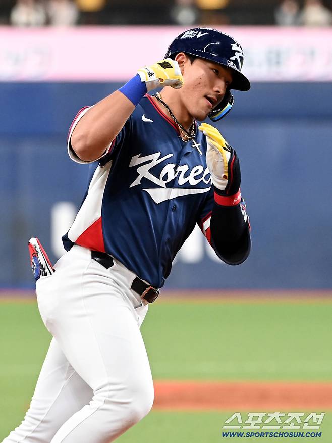 3일 일본 오사카 교세라돔에서 열린 WBC(월드베이스볼클래식) 한국과 오릭스 버팔로스의 경기. 9회초 안현민이 솔로홈런을 치고 기뻐하고 있다. 오사카(일본)=허상욱 기자wook@sportschosun.com