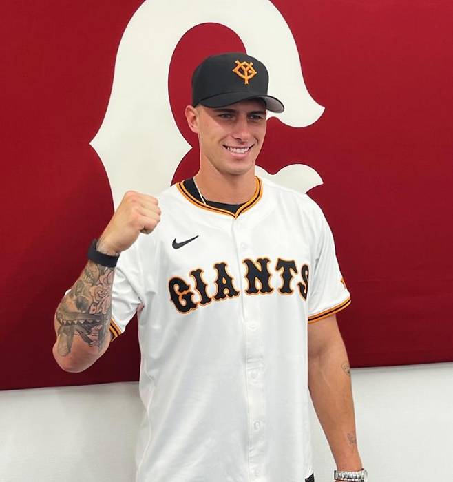 요미우리 자이언츠 입단식 당시 마렉 슐럽. 슐럽 개인 SNS 캡처