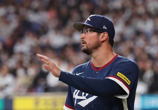 데인 더닝이 3일 일본 오사카 교세라돔에서 열린 대한민국 야구 대표팀과 오릭스 버펄로스의 경기에서 2회말을 무실점으로 마친 뒤 더그 아웃으로 향하고 있다. 2026.3.3 연합뉴스