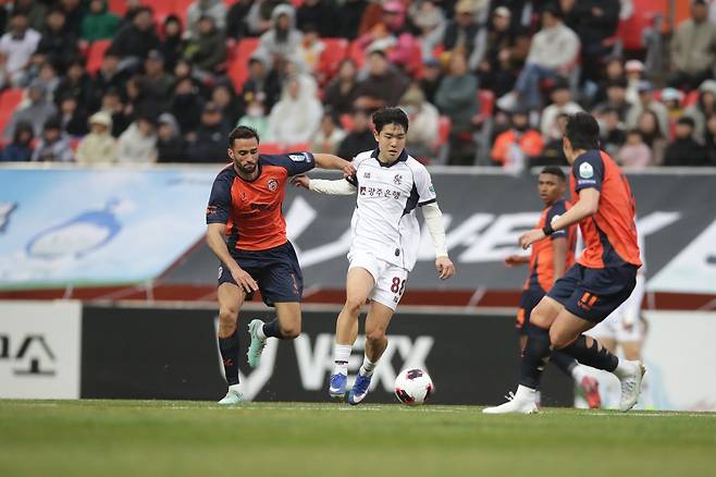 올 시즌 K리그1 개막 라운드 6경기서 선발출전한 U-22 선수는 광주 문민서(왼쪽 2번째)를 포함해 7명에 그쳤다. 사진제공│한국프로축구연맹