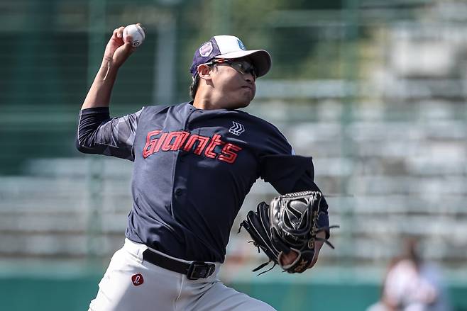 롯데 박세웅이 지난달 26일 일본 미야자키 히나타 선마린 스타디움서 열린 두산전서 역투하고 있다. 사진제공|롯데 자이언츠