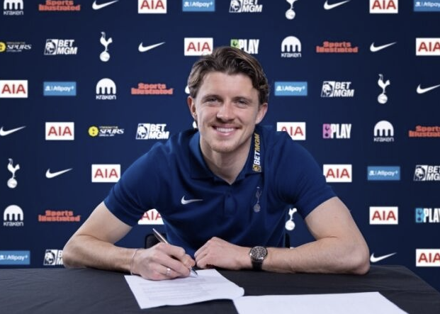 토트넘 홋스퍼로 이적한 코너 갤러거. 토트넘 홋스퍼 공식 홈페이지