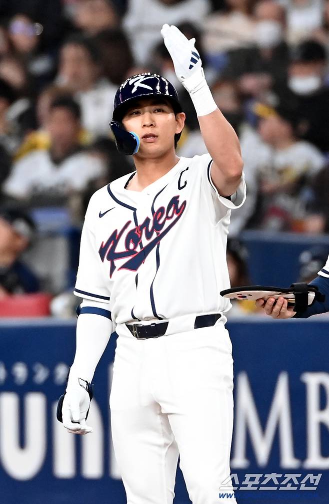 2일 일본 오사카 교세라돔에서 열린 WBC(월드베이스볼클래식) 한국 대표팀과 한신 타이거즈의 경기, 1회초 1사 1루 이정후가 적시타를 치고 기뻐하고 있다. 오사카(일본)=허상욱 기자wook@sportschosun.com/2026.03.02/