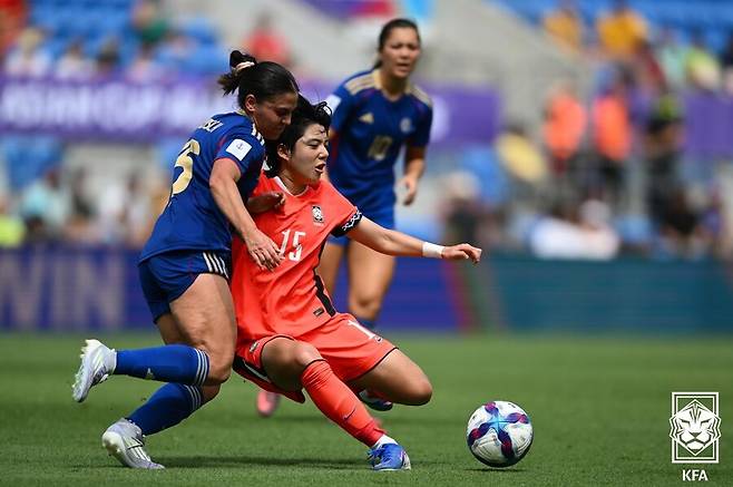 ▲ 비즈니스석 논란과 맞물려 여자 축구대표팀을 둘러싼 관심이 어느 때보다 커졌다. 이란전에 이어 필리핀전에서도 무실점 승리를 이어간 한국은 대회 첫 우승을 향해 순항하고 있다. ⓒ대한축구협회
