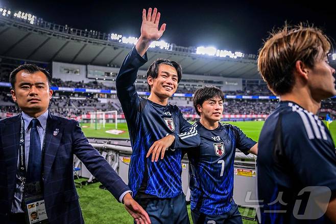 브라질을 꺾은 뒤 기뻐하는 일본 대표팀 ⓒ AFP=뉴스1